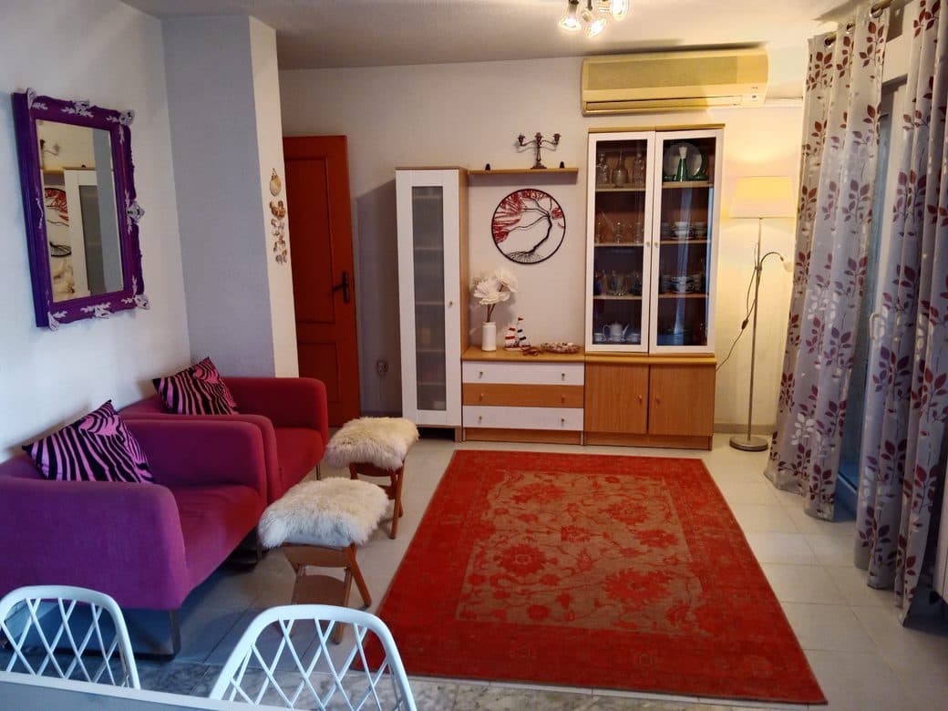 BY PRIVATE OWNER: Spanish owner sells:
===================================
Penthouse apartment, 5th floor, Calle San Luis, in the city center. Furnished and fully equipped. North orientation.
===================================
ROOMS & SPACE:Two bedrooms plus 2 flexible rooms convertibles into double bedrooms.GUEST BEDROOM: Folding boxspring bed (canapé with storage room, 90 by 190 cm) and window to the outer courtyard. Possibility for an extra bed. Built-in wardrobe and additional storage.MAIN BEDROOM: Folding King-size boxspring bed (canapé with storage room, 180 by 190 cm). Spacious wardrobe with integrated lighting.BATHROOMS: Two heated bathrooms, one of them en-suite in the main bedroom.
===================================
EQUIPMENT & CLIMATIZATION:Private heating for winter with pre-installation for seven gas radiators (butane or propane). Cooling with two air conditioning units and a LED ceiling light with integrated fan. Fireplace: Rustic cast iron wood-burning fireplace on terrace number 2.Beko washing machine, Wonder refrigerator, household appliances, and Steel electric hot water boiler. Two glazed terraces with aluminum frames. Grey ceramic tiles (spare tiles available).
===================================
BUILDING & LOCATION:Elevator and community rooftop terrace with clotheslines and views of the Mediterranean Sea. Private satellite dish for international TV channels. Video surveillance.The property is located in one of the widest inner-city streets of Torrevieja. The street is lined with evergreen trees, features very low traffic, and is set on a gentle slope.Supermarkets like Dialprix, Dia, and Consum, as well as small shops, are just a 5-minute walk away (no car necessary). The building features a community garage with available parking spaces. Schools are 800 meters away. Quick connection to the CV-905 road. Medical center and bus stop nearby. No tall buildings directly opposite.
===================================
COMMUNITY & CONDITION:Discrete and reliable neighborhood (Spanish and European residents). Non-smoking apartment, pet-free household. Very good condition. Selling due to relocation.
===================================
TECHNICAL DATA:Community fees: Less than 200 euros per year.Property tax (IBI): Less than 300 euros per year.Encumbrances: Free of any liens or debts.Tax advantage: Spanish owner. The buyer saves the 3 percent withholding tax.INVESTMENT OPPORTUNITY: Two title deeds / Two cadastral registries. This property offers the legal possibility to be split into two separate independent apartments (one of 51 m² and another of 44 m²), each with its own entrance door.