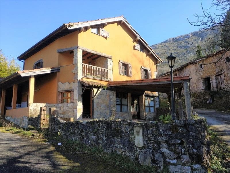Chalet Pareado en Collia
