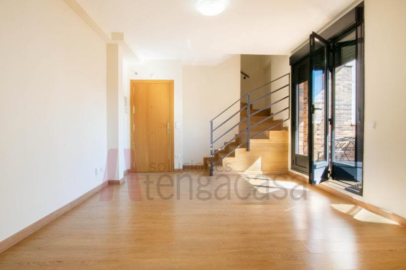 Exclusivo ático dúplex con terraza y garaje en la calle Juan de la Hoz