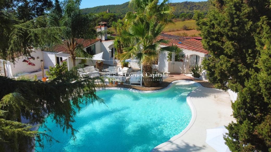 Spectacular villa for sale in Mont-Ras