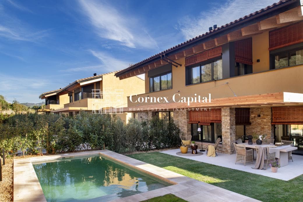 Brand new house with 3 winds with private pool in Regencós