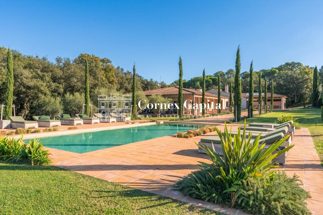 Exclusive designer villa with pool in the heart of Baix Empordà
