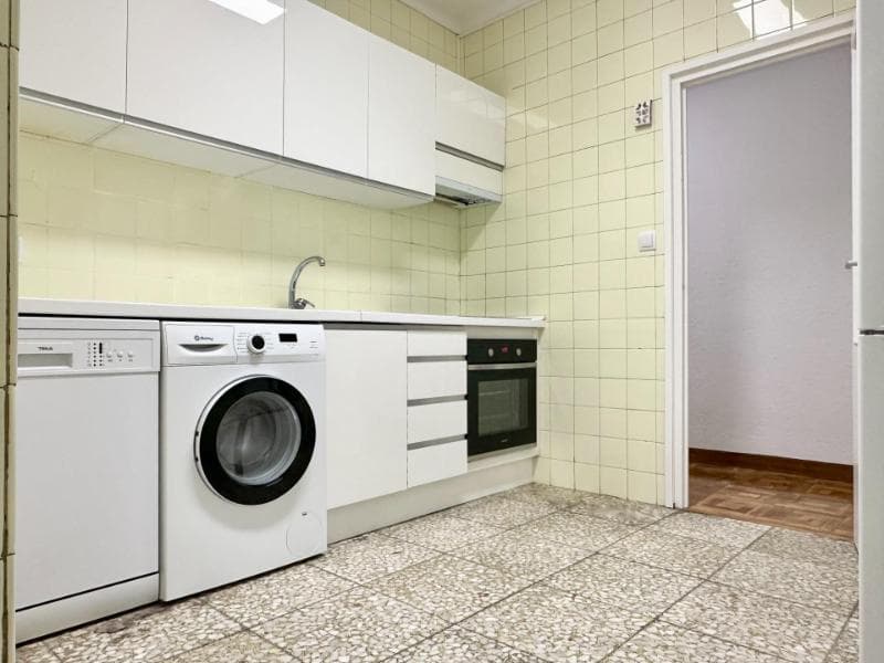 AMPLIO PISO DE 3 DORMITORIOS EN CALLE CARMEN