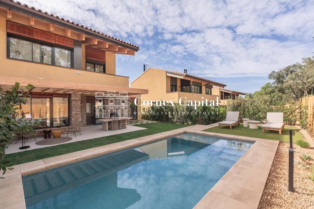 Spectacular newly built semi-detached house with 3 winds in Regencós