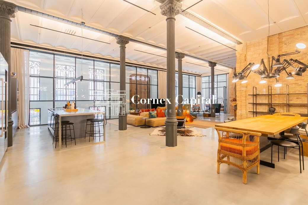 Pieza única tipo Loft en alquiler en la Casa Burés