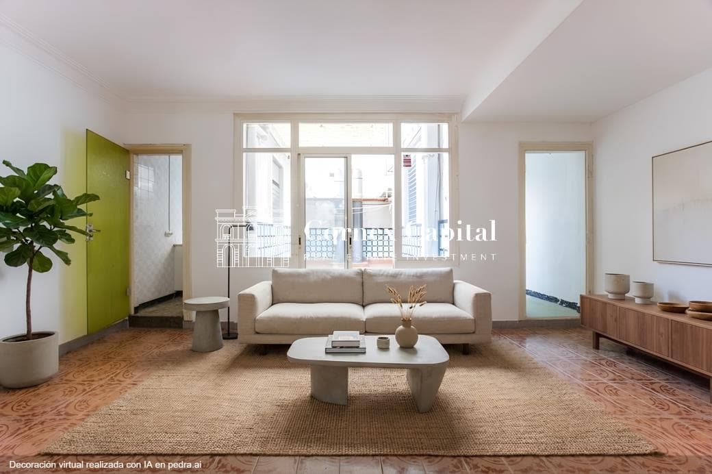 Piso para reformar con gran terraza en Vila de Gràcia