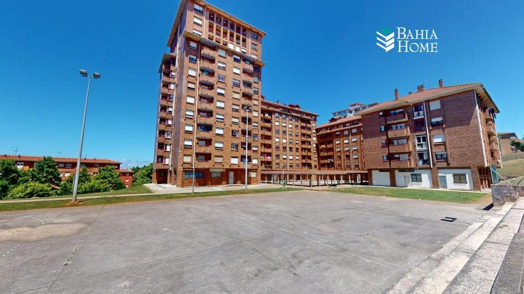 🏡 Piso en venta en Calle José María de Cossío, 33 – Santander